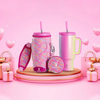 AmoraCup™ – Bolsa Térmica para Copo com Alça Ajustável e Bolso Extra / Leve Seu Estilo e Hidratação Sempre com Você!