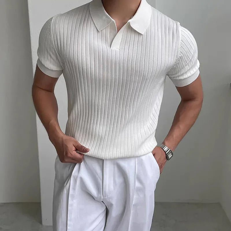 [COMPRE 1, LEVE 2] Polo Ventura™ em Malha Italiana Leve com Gola Minimalista/ Confortável, Sofisticada e Impossível de Ignorar!