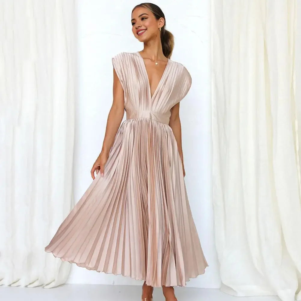 Vestido Plissado Antunes™ em Tecido Leve com Toque Acetinado / Movimento Sofisticado e Caimento Impecável