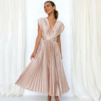 Vestido Plissado Antunes™ em Tecido Leve com Toque Acetinado / Movimento Sofisticado e Caimento Impecável