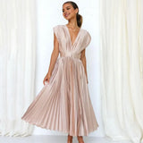Vestido Plissado Antunes™ em Tecido Leve com Toque Acetinado / Movimento Sofisticado e Caimento Impecável