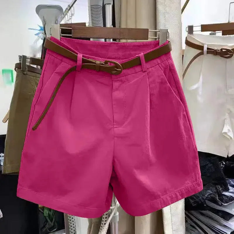 [BLACK FRIDAY!! COMPRE 2 E LEVE 3 + 3 CINTOS DE BRINDE] Shorts Bella Capri™ em Sarja Premium com Algodão / Alfaiataria Leve com Toque Urbano!