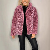 Casaco Pantera Luxe™ em Pele Peluciada com Estampa Selvagem / O Lado Ousado da Elegância Feminina!