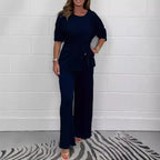 Conjunto Damaris™ em Malha Premium com Blusa de Amarração Frontal e Calça Fluida / A Peça-Curinga do Guarda-Roupa Moderno!