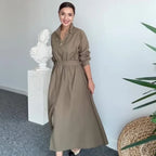 Vestido Romana™ em Sarja Leve com Polo Alfaiataria / Estrutura, Conforto e Elegância Atemporal!