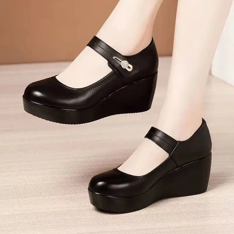 Sapato Mary™ com Salto Plataforma e Fechamento Ajustável