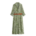 Vestido Capri Mediterrâneo™ com Estampa Exclusiva e Cinto Marrom / Um Charme Europeu com Toque Brasileiro!