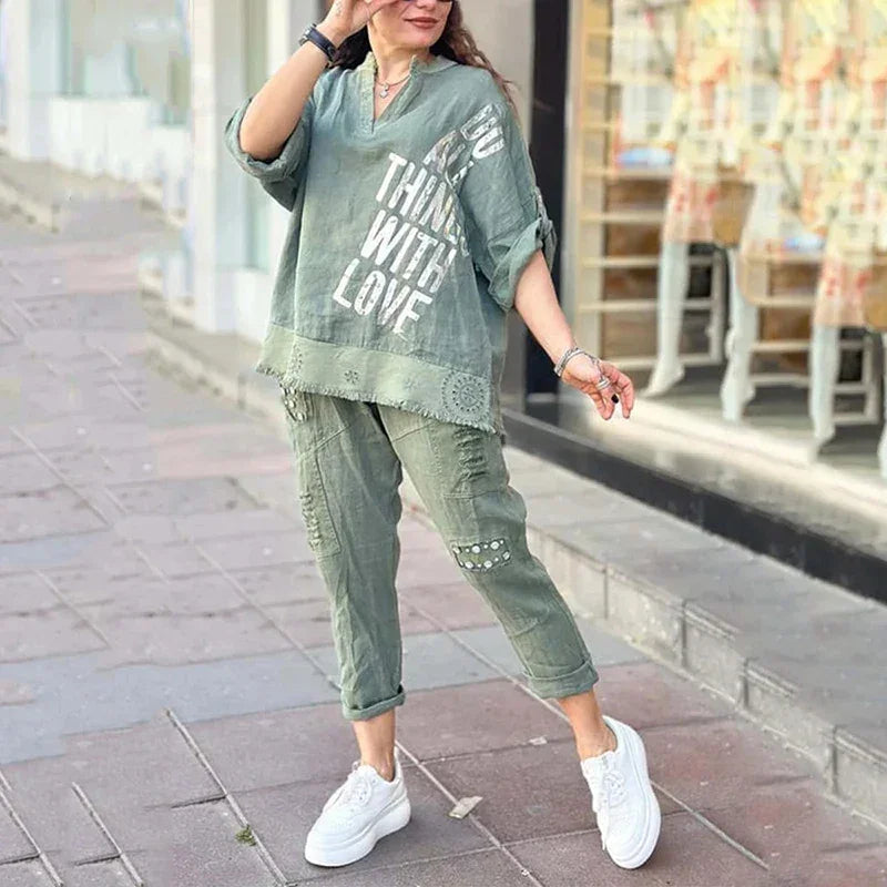 Conjunto Vogue Street™ em Linho de Algodão com Estampa Metalizada e Calça Cargo Bordada / O Equilíbrio Perfeito Entre Conforto e Estilo Contemporâneo!