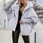 Casaco Berlin™ com Puffer Premium e Acabamento Peluciado /  Aconchego Sofisticado Para Mulheres de Presença!