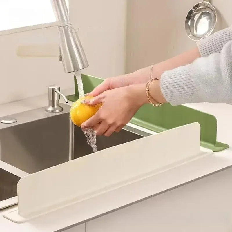 Protetor de Pia Antirrespingos Modern Lar™ / Simplicidade e Eficiência para Uma Bancada Sempre Seca e Organizada!