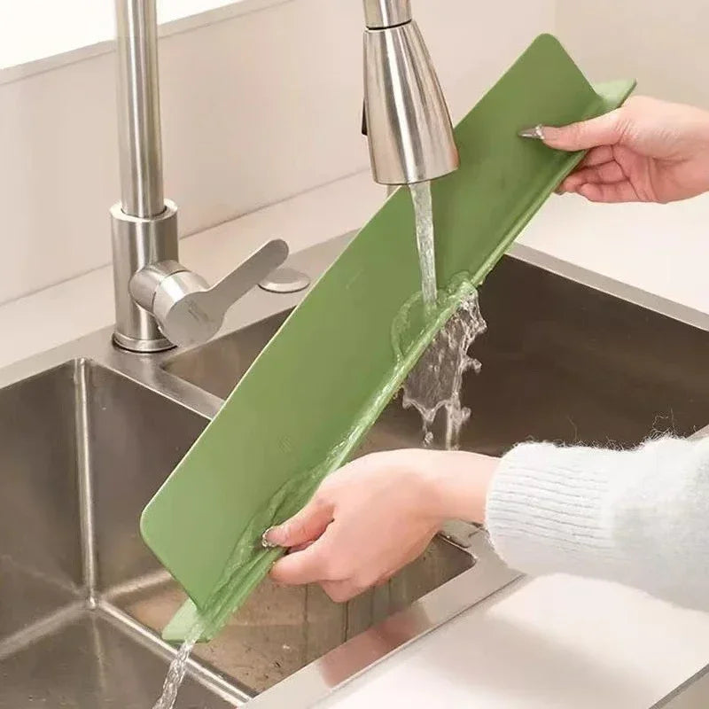 Protetor de Pia Antirrespingos Modern Lar™ / Simplicidade e Eficiência para Uma Bancada Sempre Seca e Organizada!