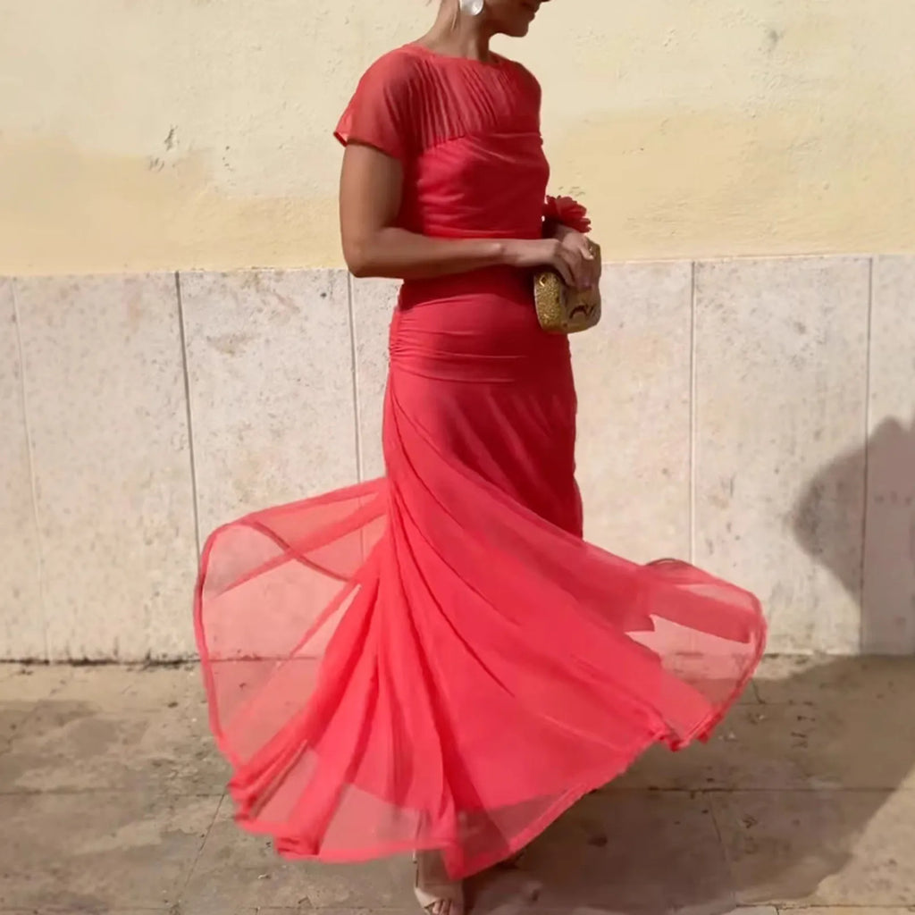 Vestido Longo Atenas™ com Mangas Curtas Translúcidas e Saia em Camadas