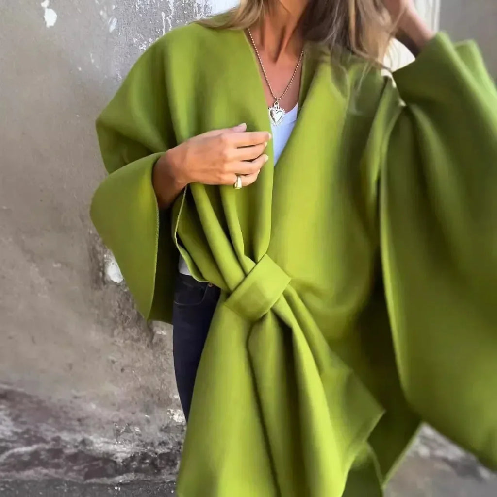 Casaco Santiago™ em Lã Premium com Design Poncho Minimalista / Uma Peça de Presença, Sofisticação e Elegância Atemporal!