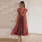 Vestido Plissado Antunes™ em Tecido Leve com Toque Acetinado / Movimento Sofisticado e Caimento Impecável
