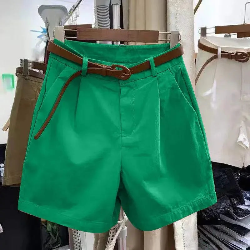 [BLACK FRIDAY!! COMPRE 2 E LEVE 3 + 3 CINTOS DE BRINDE] Shorts Bella Capri™ em Sarja Premium com Algodão / Alfaiataria Leve com Toque Urbano!
