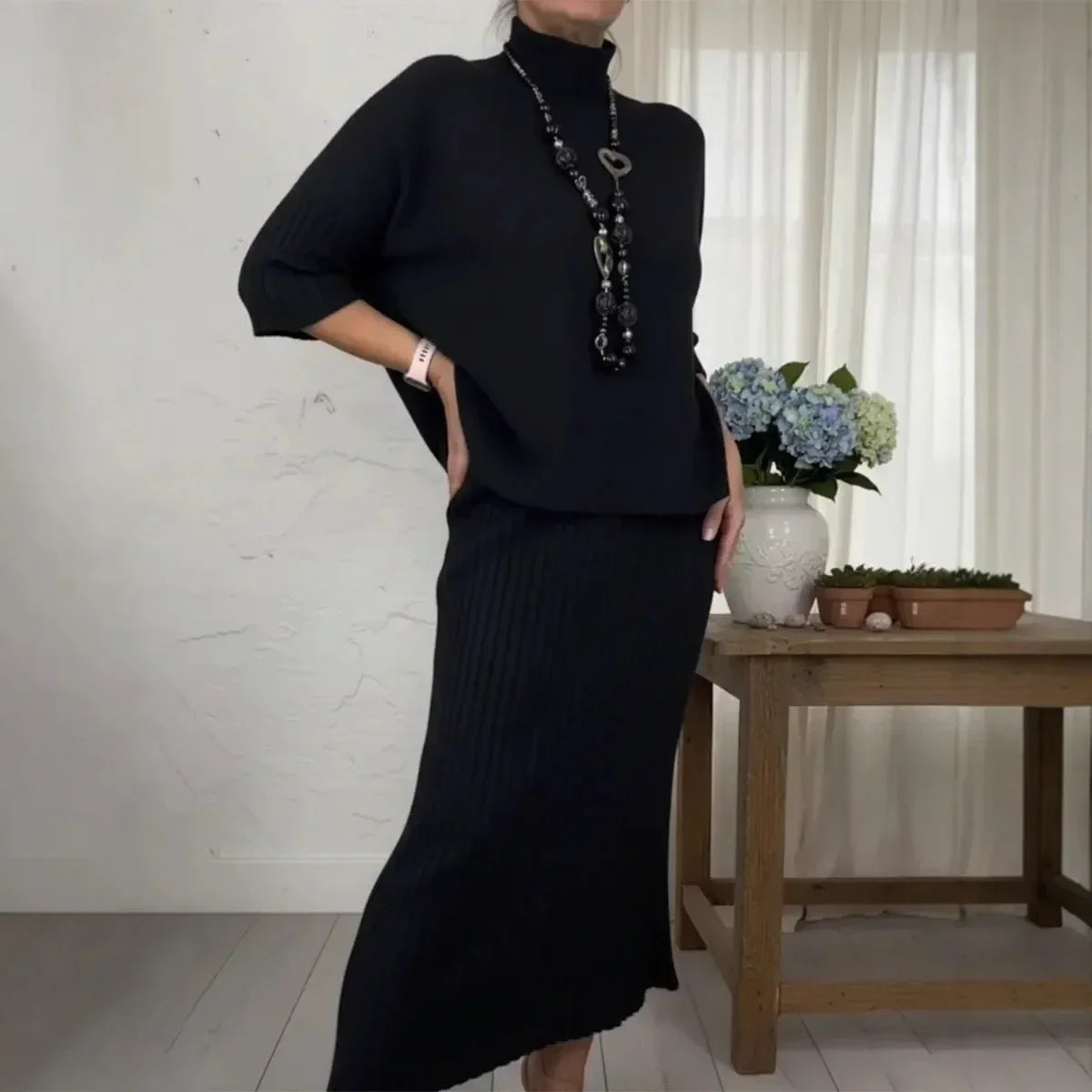 Conjunto Marselha™  com Blusa Gola Alta e Saia Midi Canelada