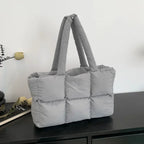 Bolsa Acolchoada Verona™ em Design Puff Ultraconfortável / Estilo Moderno e Toque Macio para Seu Dia a Dia!