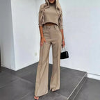 Conjunto Nina™ em Viscose Leve com Cropped Gola Alta e Calça