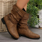 Bota Flora Montana™ com Cano Médio em Camurça / Um Charme Casual com Pegada Artesanal e Urbana!