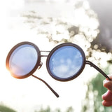 [Compre 1  e Leve 2] Óculos de Sol Eclipse™ com Regulagem de Luminosidade e Design Retrô / Visual Único e Proteção Total em Qualquer Ambiente!