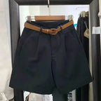 [BLACK FRIDAY!! COMPRE 2 E LEVE 3 + 3 CINTOS DE BRINDE] Shorts Bella Capri™ em Sarja Premium com Algodão / Alfaiataria Leve com Toque Urbano!
