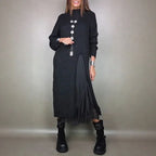 Conjunto Valérie™ de Vestido Acetinado com Babados e Sobreposição Longa com Fenda