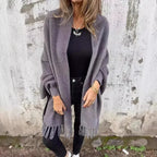 Casaco Femme Aura™ Tipo Manta com Franjas  / O Aconchego com Estilo das Ruas de Milão!