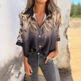 Camisa Jungle™ em Cetim com Animal Print Degradê / Para Mulheres que Impõem Estilo com Leveza!