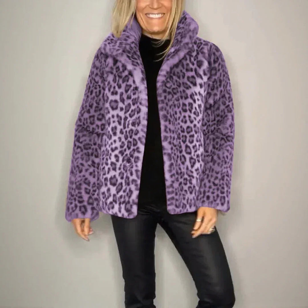 Casaco Pantera Luxe™ em Pele Peluciada com Estampa Selvagem / O Lado Ousado da Elegância Feminina!