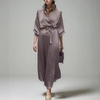 Vestido Lorayne™ em Cetim Plissado  e Gola Chemise / Para Mulheres que Encantam com Sofisticação!
