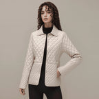 Jaqueta Diana™ em Matelassê com Algodão e Textura Acolchoada / Sofisticação e Leveza para o Seu Inverno Elegante!