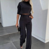 Conjunto Nina™ em Viscose Leve com Cropped Gola Alta e Calça