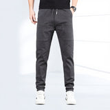 Calça Levi™ em Sarja Premium com Bolsos Funcionais