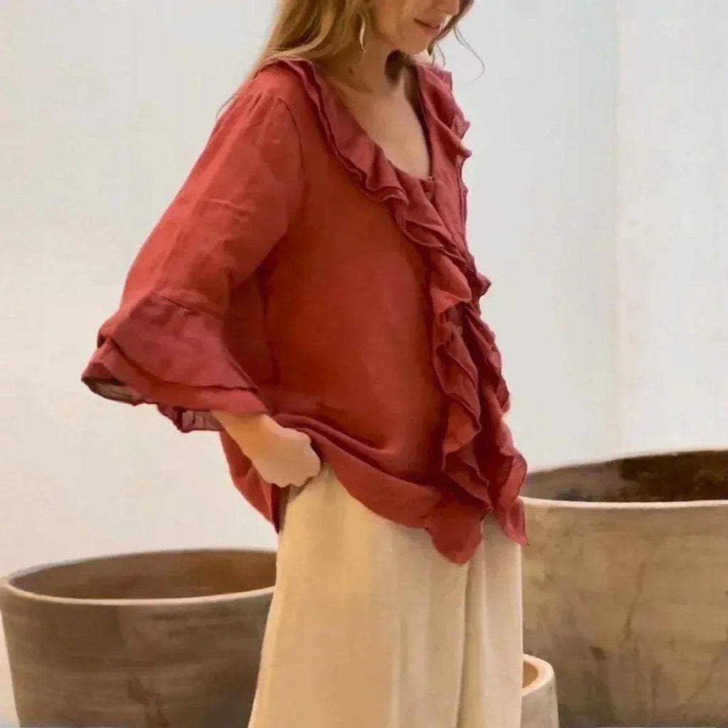 Blusa Belle Étoile™ em Linho de Algodão com Babados Franceses / Elegância Clássica com um Toque de Sofisticação!