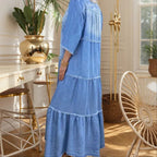 Vestido Boheme™ em Denim Leve com Babados e Barra Desfiada / A Essência do Estilo Livre em Cada Movimento!