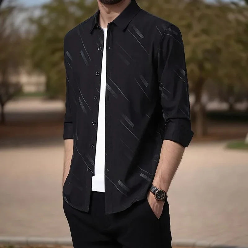 [QUEIMA DE ESTOQUE COMPRE 1 E LEVE 2] Camisa Masculina Vector™ com Padrão Listrado Elegante e Caimento Impecável / Estilo e Confiança para Homens de Atitude!