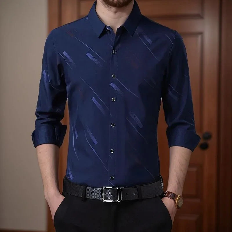 [QUEIMA DE ESTOQUE COMPRE 1 E LEVE 2] Camisa Masculina Vector™ com Padrão Listrado Elegante e Caimento Impecável / Estilo e Confiança para Homens de Atitude!