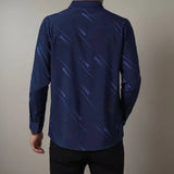 [QUEIMA DE ESTOQUE COMPRE 1 E LEVE 2] Camisa Masculina Vector™ com Padrão Listrado Elegante e Caimento Impecável / Estilo e Confiança para Homens de Atitude!