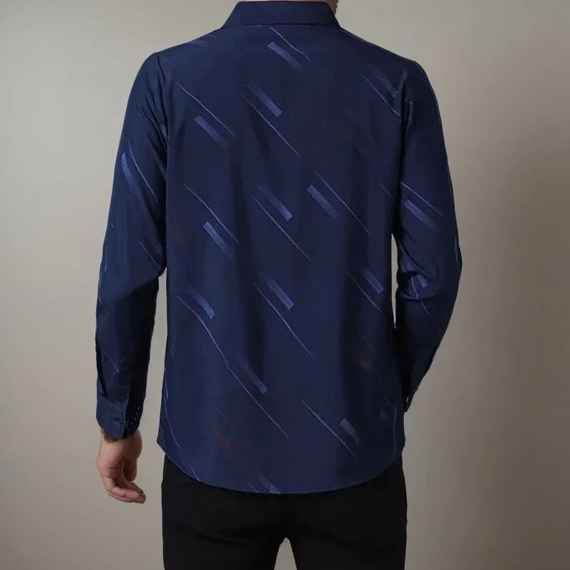 [QUEIMA DE ESTOQUE COMPRE 1 E LEVE 2] Camisa Masculina Vector™ com Padrão Listrado Elegante e Caimento Impecável / Estilo e Confiança para Homens de Atitude!
