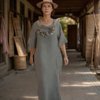 Vestido Longo Marbella™ em Linho de Algodão com Gola Ampla / A Essência do Conforto Chic em uma Peça Atemporal!