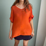 [COMPRE 1 E LEVE 2] Blusinha Bella™ em Viscose Texturizada com Manga Detalhada / Conforto e Charme para Qualquer Momento!