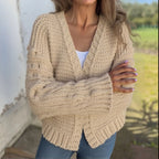 Cardigã Bellamy™ em Tricô Artesanal Premium / O Aconchego Sofisticado que Transforma Qualquer Look