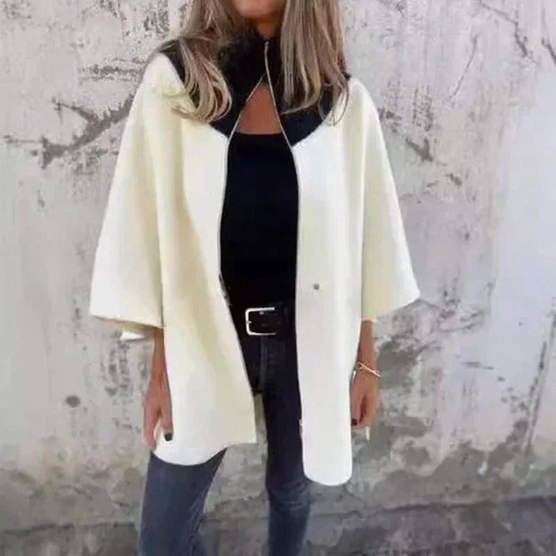 Casaco Georgia Flair™ com Gola Contrastante e Modelagem Ampla / A Sofisticação Urbana em sua Versão Mais Autêntica!