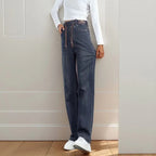 Calça Jeans Jolie™  com Cós Elástico e Lavagem Premium / O Jeans que Te Acompanha sem Exageros!