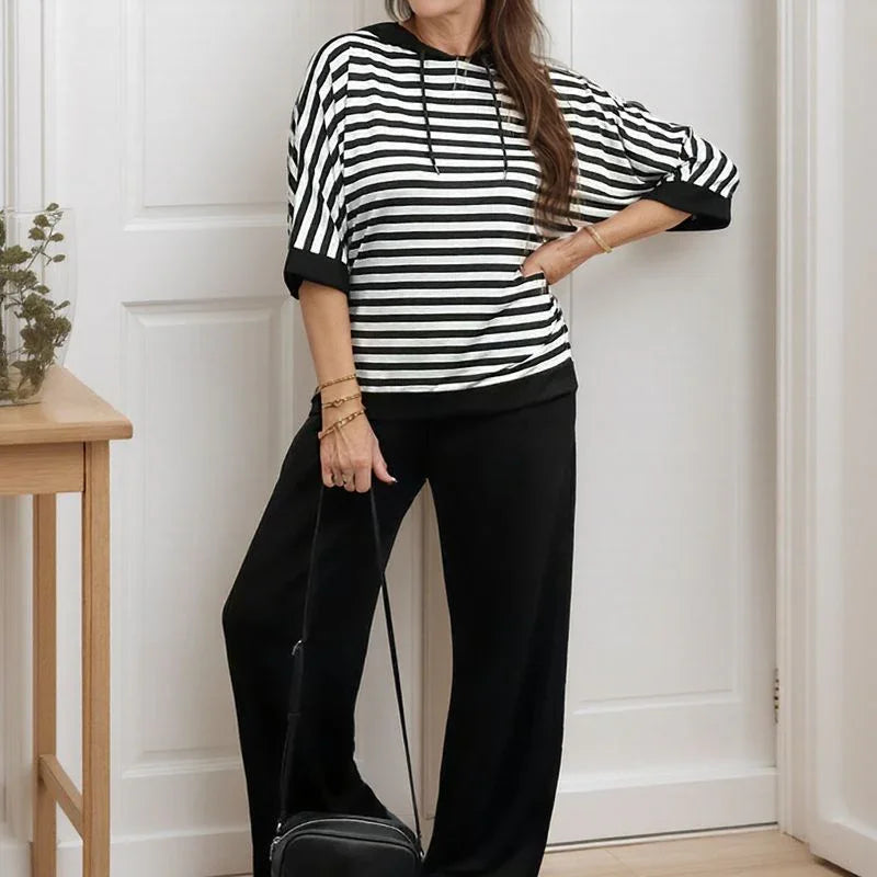 Conjunto Marine™ de Blusa Listrada e Calça Solta em Moletom com Toque Sedoso / O Look que Une Elegância, Conforto e Estilo Urbano!