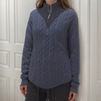 Blusa Mathilde™ em Tricô Trançado com Gola Alta  / A Peça-Coringa para Looks de Inverno com Presença!