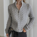 Blusa Mathilde™ em Tricô Trançado com Gola Alta  / A Peça-Coringa para Looks de Inverno com Presença!