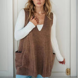 Colete em Tricot Adelaide™ com Decote em V e Textura Envolvente / Conforto e Charme na Medida Certa!