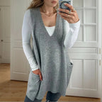 Colete em Tricot Adelaide™ com Decote em V e Textura Envolvente / Conforto e Charme na Medida Certa!
