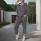 Conjunto Julieta™ em Moletinho Soft com Capuz Casual e Estilo Despojado / Conforto Sofisticado para Mulheres que Vivem com Leveza e Estilo!
